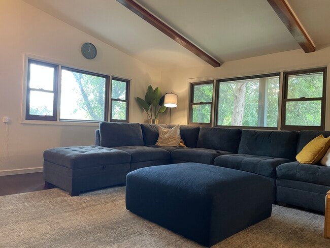 Photo - 1721 N High Point Rd