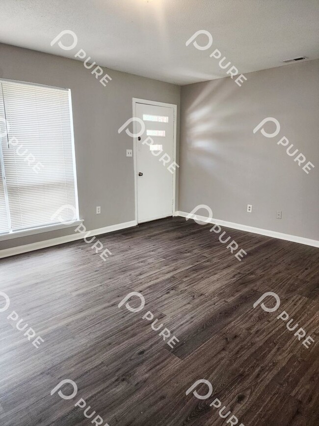 Photo - 14020 SW Wyandotte Dr