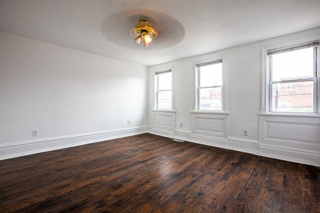 Photo - 1810 Larkins Way