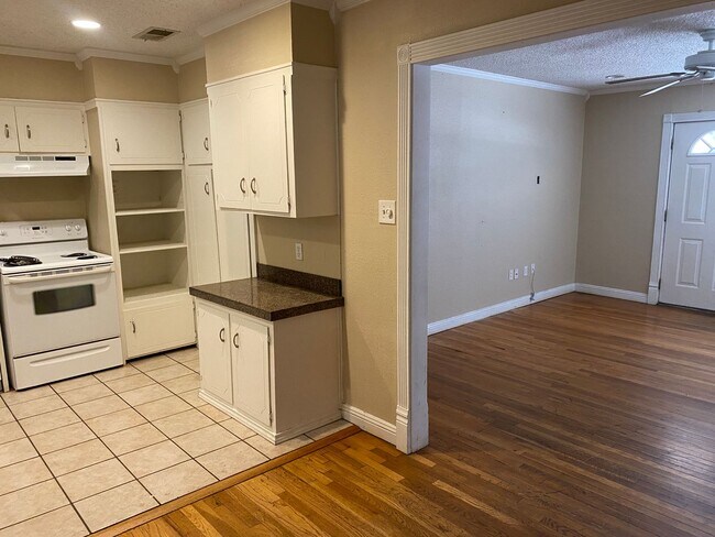 Photo - Pre-Leasing 3 bed 2 bath Move In Ready! Close to Texas Tech!!