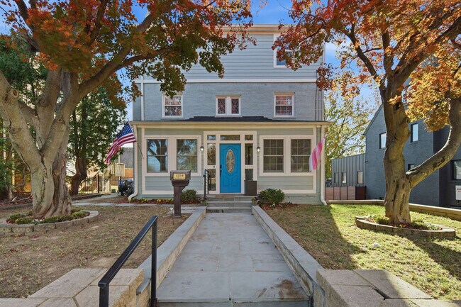 Photo - 1304 Van Buren St NW Unidad ID1353787P