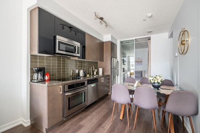 Photo - 130 Eglinton Ave E Unit ID1345870P