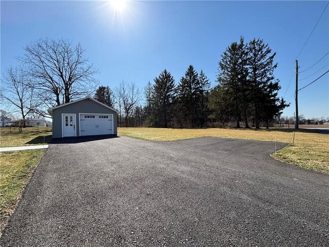 Photo - 5667 Dunning Ave