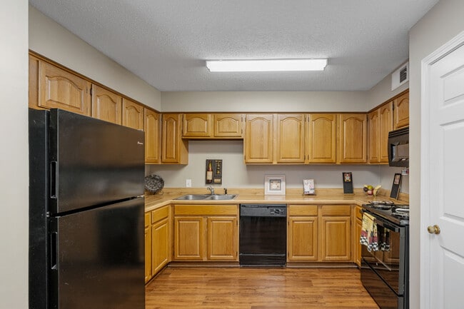 Photo - MONTICELLO APTS