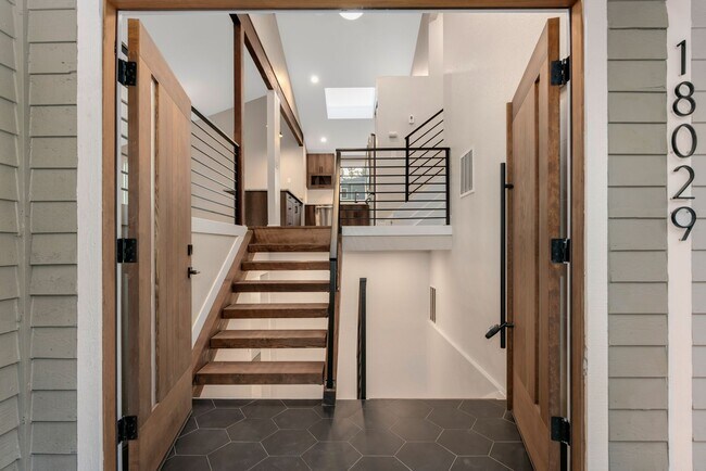 Photo - Breathtaking 4 Bedroom House With Views!