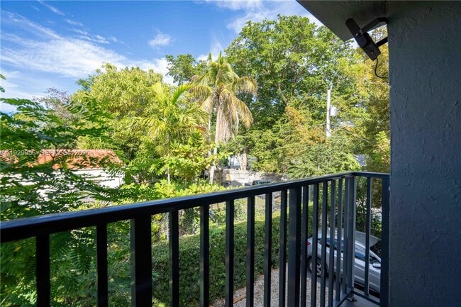 Photo - 465 NE 59th St Unidad 27