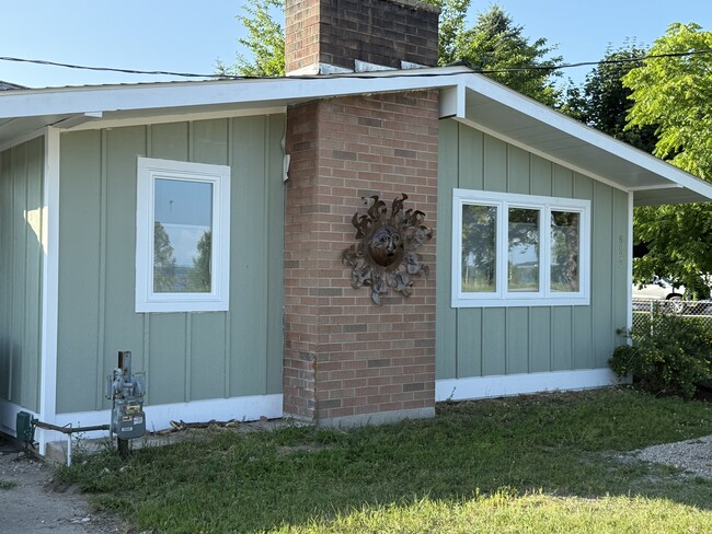 Photo - 8622 Cairn Hwy House