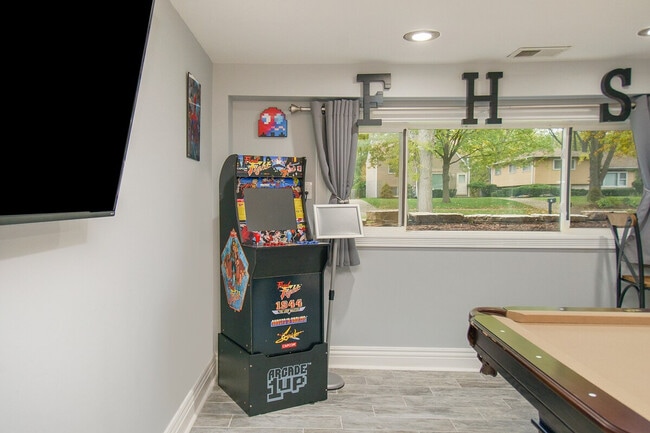 Building Photo - 40 S Main St