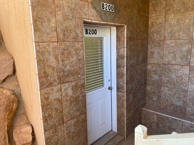 Building Photo - UTILITIES INCLUDED 2 bed 3 bath apartment in Hildale