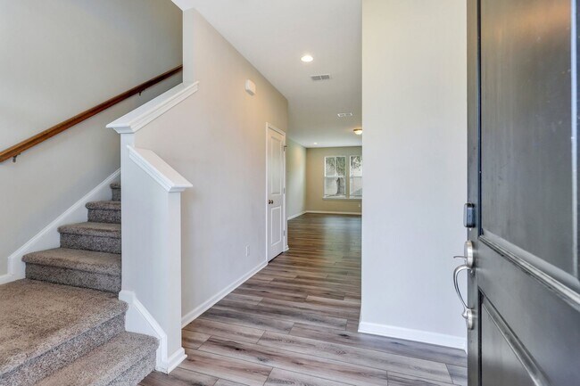 Photo - 4 Bed/2.5 Bath in The Commons