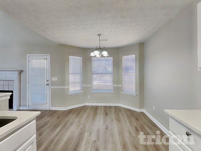 Photo - 1002 Mark Trail