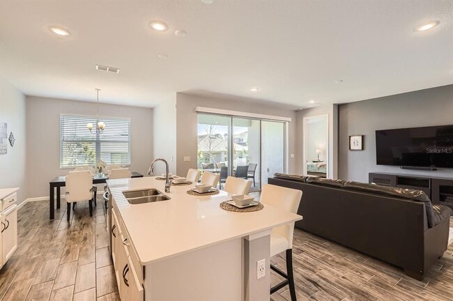 2372 Sirena Ln