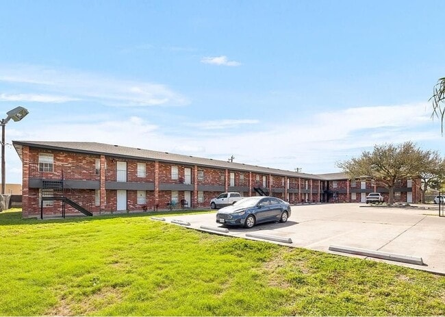 Building Photo - Gastel Circle Unit 7 Rental
