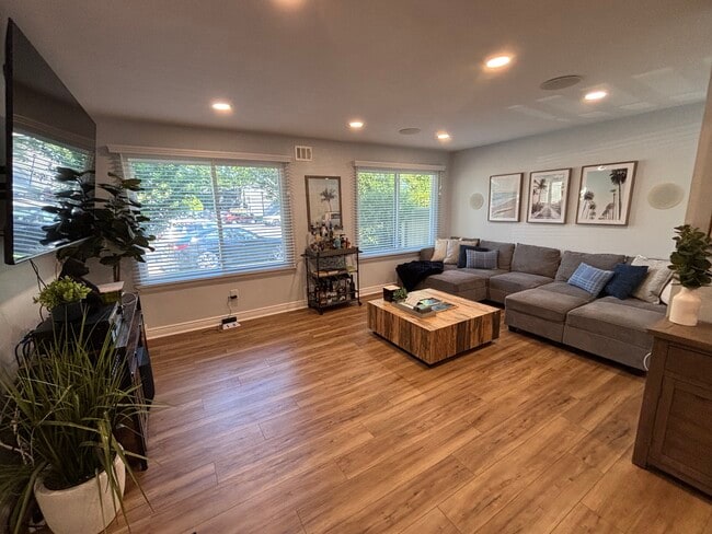 Photo - 204 Springmeadow Dr