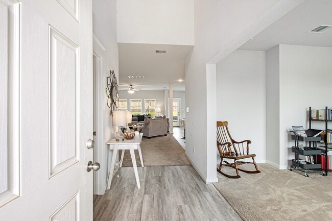 Photo - 40557 Mostyn Lake Dr