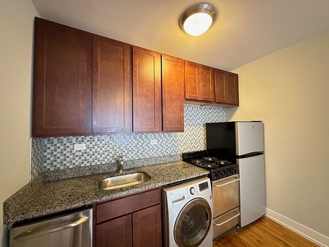 562 W Arlington Pl Unit 012