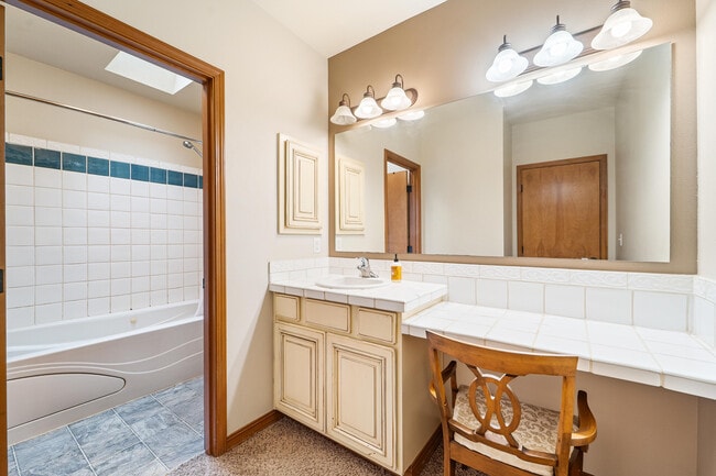 Photo - 31727 76th Ave NW Unidad A