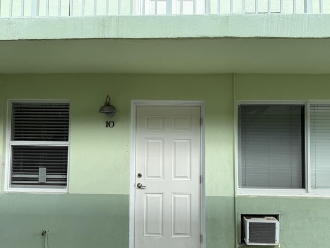 Building Photo - 1118 N H St Unit 10