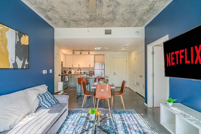 Building Photo - 333 E Roosevelt St Unit ID1388725P