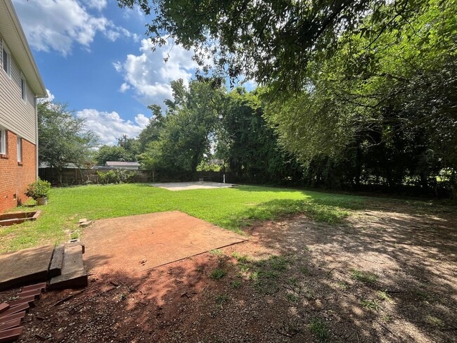 Photo - Stunning Newly Remodeled 4BR/2BA Home in Huntsville – Pet Friendly!