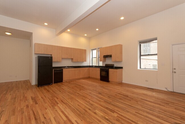 Photo - 1260 N Greenview Ave Unit R2