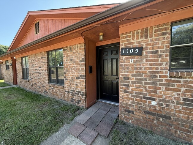 Building Photo - 1105 Carroll Ave