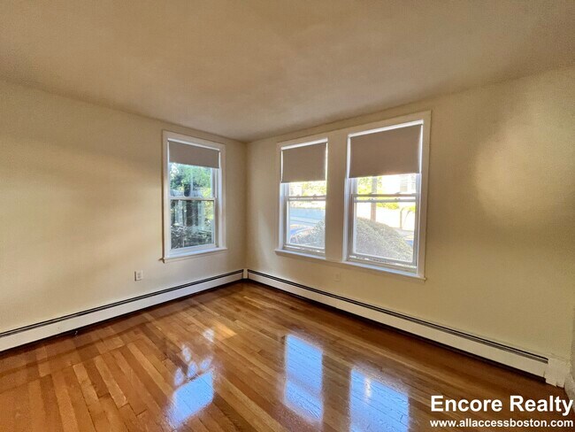 Photo - 318 Tappan St