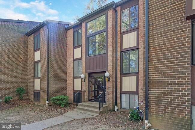 Building Photo - 9743 Kings Crown Ct Unit 202