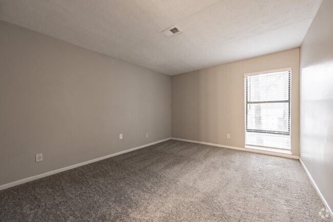 2BR, 1.5BA - 943SF - Primary Bedroom