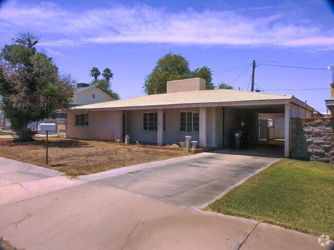 Building Photo - Charming home close to schools