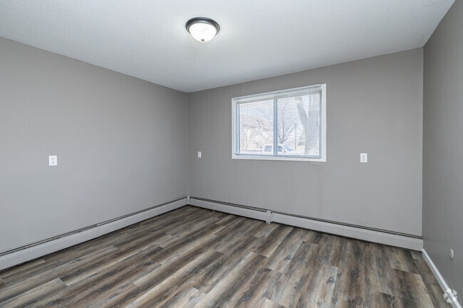 2BR, 1BA - 860SF - Primary Bedroom