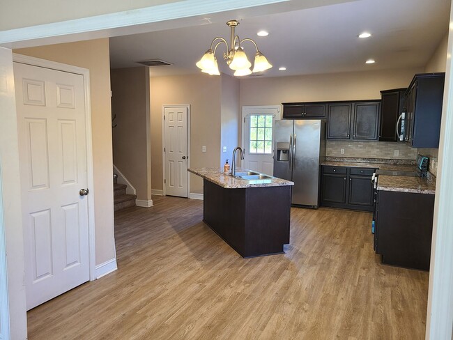 Photo - 3 Bedroom, 2.5 bath home - Sneads Ferry - ...