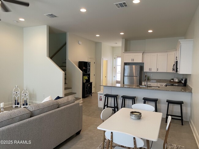 Photo - 721 Almonaster Rd Unidad 14