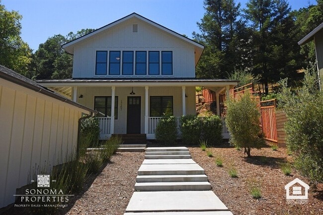 Photo - 3bd/2ba Retreat in the Heart of Sonoma Wine County - Modern Top Floor Duplex