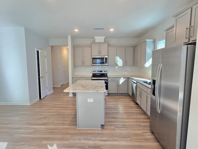 Photo - Approx 2700sqft, 5 bed / 3 bath featuring ...