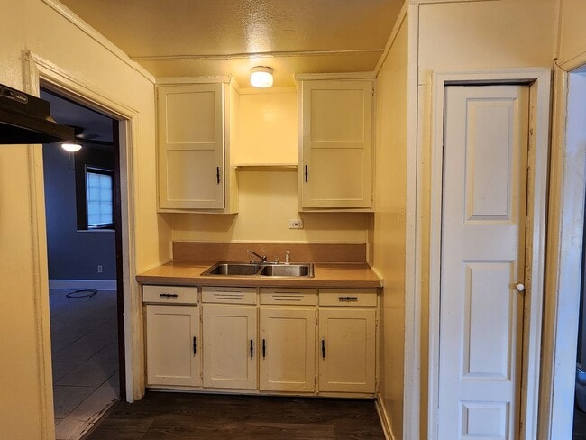 Photo - 1808 Corbitt St