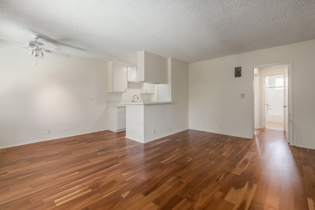 Building Photo - 1808 N Harvard Blvd Unit 18