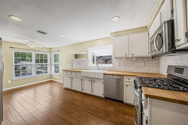 Photo - 4409 Bridlewood Dr