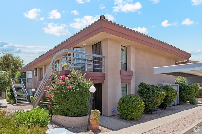 Building Photo - 4327 N 28th St Unit 212 Rental
