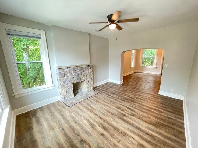 Living Room - 533 Lilley Ave Apartments Unit 533