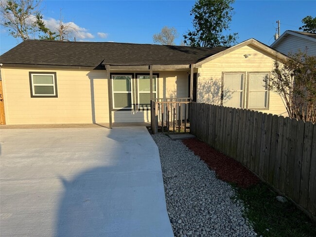 Photo - 7125 Conley St