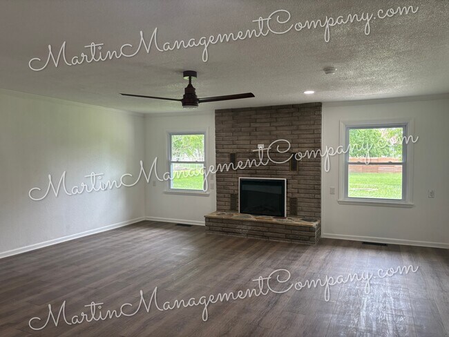 Photo - 201 W Walnut St