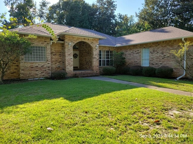 Building Photo - Luxurious Scenic Highway Home with Pool an...