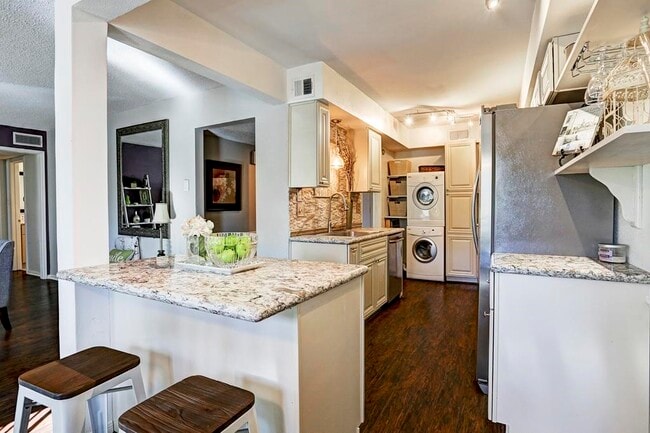 Photo - 351 N Post Oak Ln Unidad 715