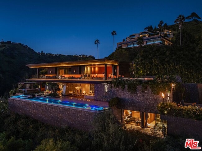 Building Photo - 1851 N Stanley Ave