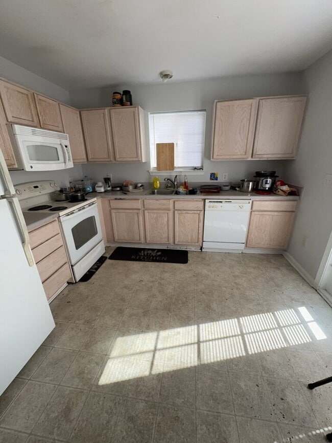 Photo - "Charming 1-Bedroom Townhouse Retreat on Campus Drive!"