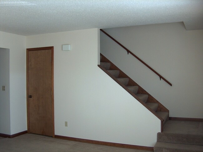 Townhome style living - 813 E Franklin St Unit b