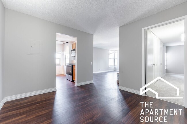 Photo - 100 W Chestnut St Unidad 1904