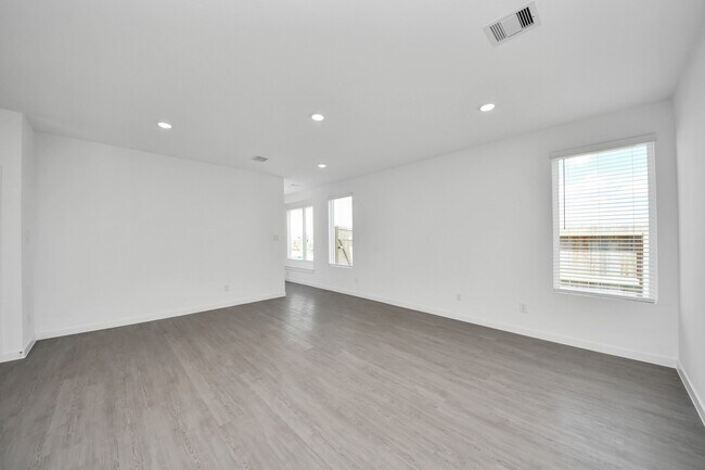 Photo - 29515 Pondview Dr