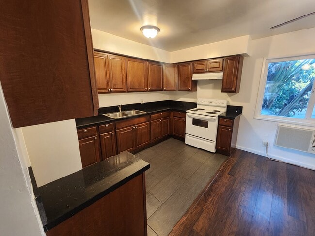Photo - 4911 Laurel Canyon Blvd Unit Second floor